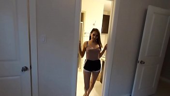 Nymphomana brune obsédée par la bite obtient un coup tous les jours