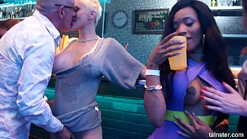 La Nuit Des Nymphomes 2018 A Pénétré Dans Un Club De Virilité