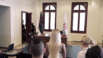 Le Client S’est échappé De Parnassus Après Des Rapports Sexuels Brutaux Dans La Salle D’audience