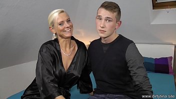 Elle Est Amoureuse D’un étudiant Qui Apprend à Faire Sauter Et Avoir Des Rapports Sexuels Brutaux