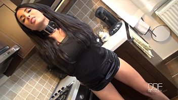 Anissa Kate Muffin Incroyable Au Fond De La Salle Pour 40 Lei