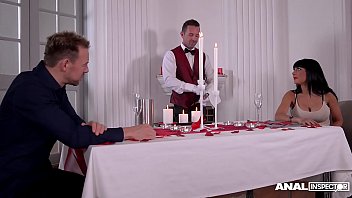 Le Pousse-pousse De La Saint-Valentin S’est écrasé Dans La Gaze De Deux Poulies Grandes Et épaisses