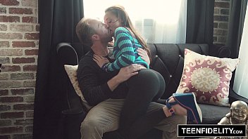 Houx Hendrix 19 Ans Baise Anal Amant Matures