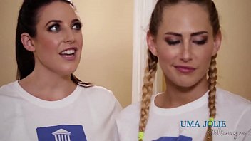 Groupe de lesbiennes donnent leur langue et ont des orgasmes multiples