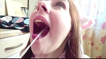 Anal démoli et saupoudré dans la bouche avec du sperme