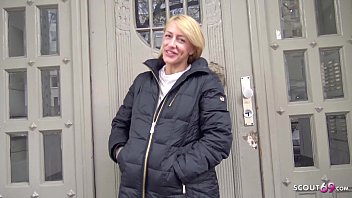 Sandy un professeur de fitness avec des tatouages a des relations sexuelles avec de l’argent