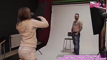 Photographe fute man with erection at nude session
