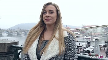 La femme allemande à Bucarest reçoit 200 euros pour le sexe