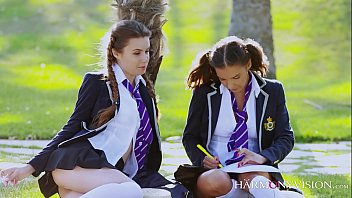 Deux étudiantes baisées dans le cul par le professeur corné