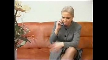 Le porno parle roumain et reste avec du sperme dans la chatte