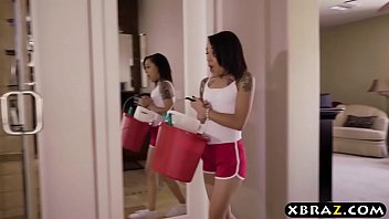 Le porno le plus chaud avec sa femme et sa femme au foyer putain