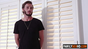 Elle défie son frère à un jeu sexuel