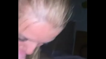 Suce des bites et donne des couilles aux langues xxx en roumain