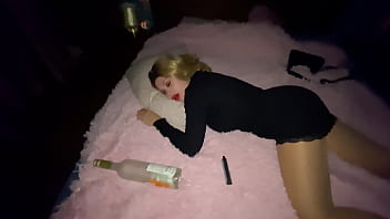 Elle sort saoul d’une fête et se fait baiser par son beau-fils