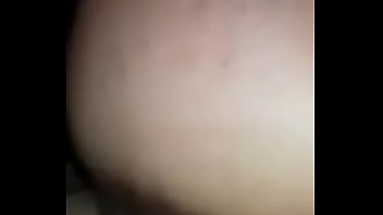 Une roumaine mature avale du sperme après avoir sucé