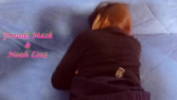 Vidéo avec des étudiants qui sucent une bite et baisent sans protection