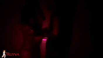 Danseuse au bar baisée dans les toilettes publiques