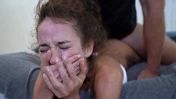 Geisha à 18 ans sauvagement baisée a de multiples orgasmes