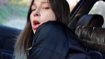 J’arrête la voiture sur le terrain pour pipe et sexe