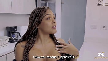 Essayez des relations sexuelles avec la femme noire qui a de gros seins