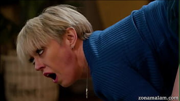 Une femme de 50 ans veut la bite d’un étudiant joueur