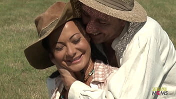 Deux agriculteurs filmés en train de faire l’amour dans un champ